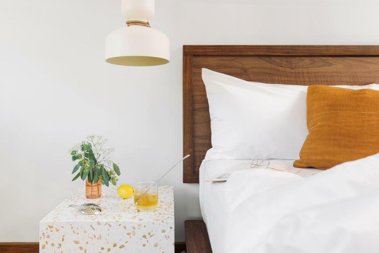 Silver Pool & 4* Los Angeles